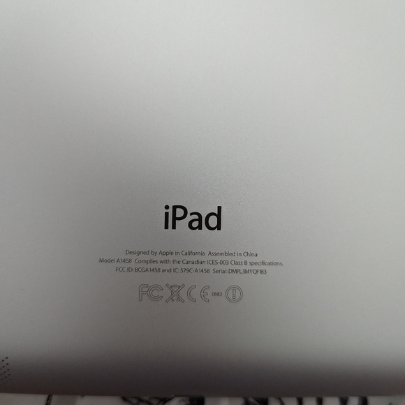 Apple iPad 4th Generation with Case - Picture 9 of 9
